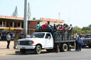 It is now common to see people travelling together in trucks or buses, as having one's own car is an expense too far for many Venezuelans today. Missionaries of the Sacred Heart, MSC Missions, Misioneros del Sagrado Corazon, MSCs in Venezuela, MSCs in Maracaibo, Maracaibo Venezuela, missionary work in Venezuela, MSCs in Caracas, missionary work in Caracas, missionary work in Maracaibo, Fr Michael O’Connell MSC, Fr Michael O’Connell Cork, Fr John Jennings MSC, Fr Vincent Screene MSC, Venezuela crisis
